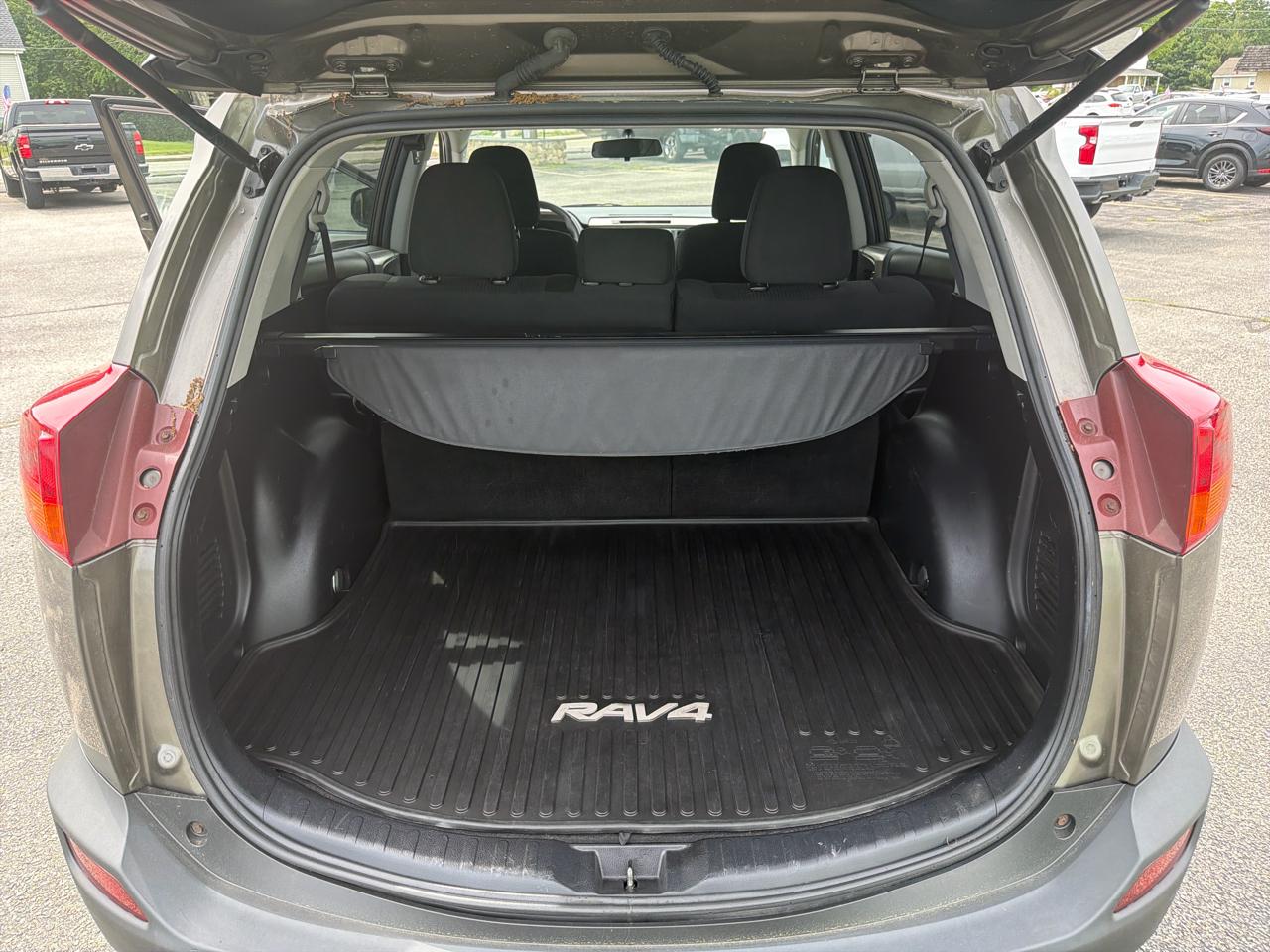 Toyota RAV4 LE AWD 2015