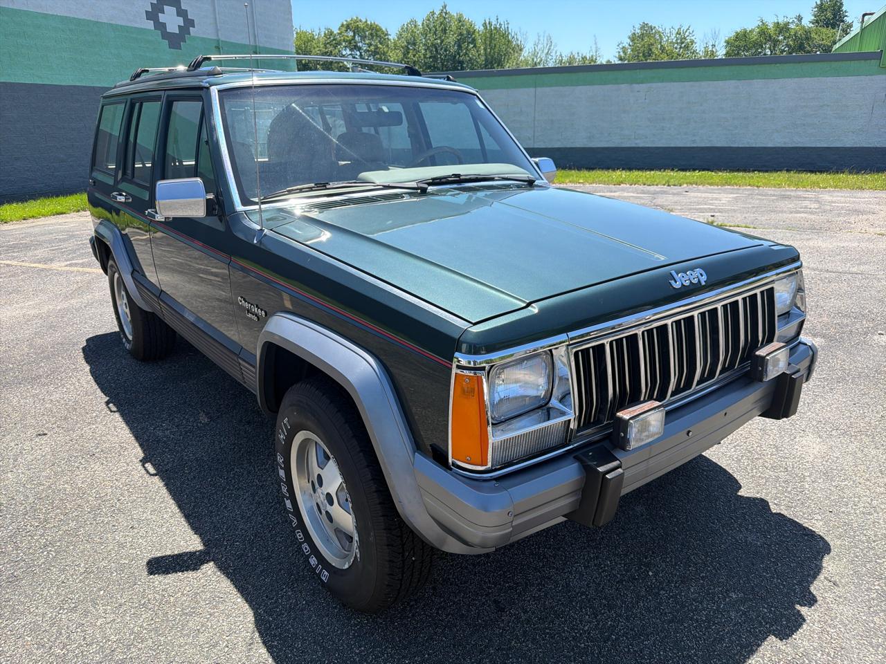 Jeep Cherokee Laredo 4-Door 4WD 1991