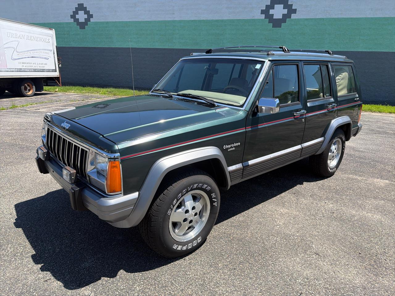 Jeep Cherokee Laredo 4-Door 4WD 1991
