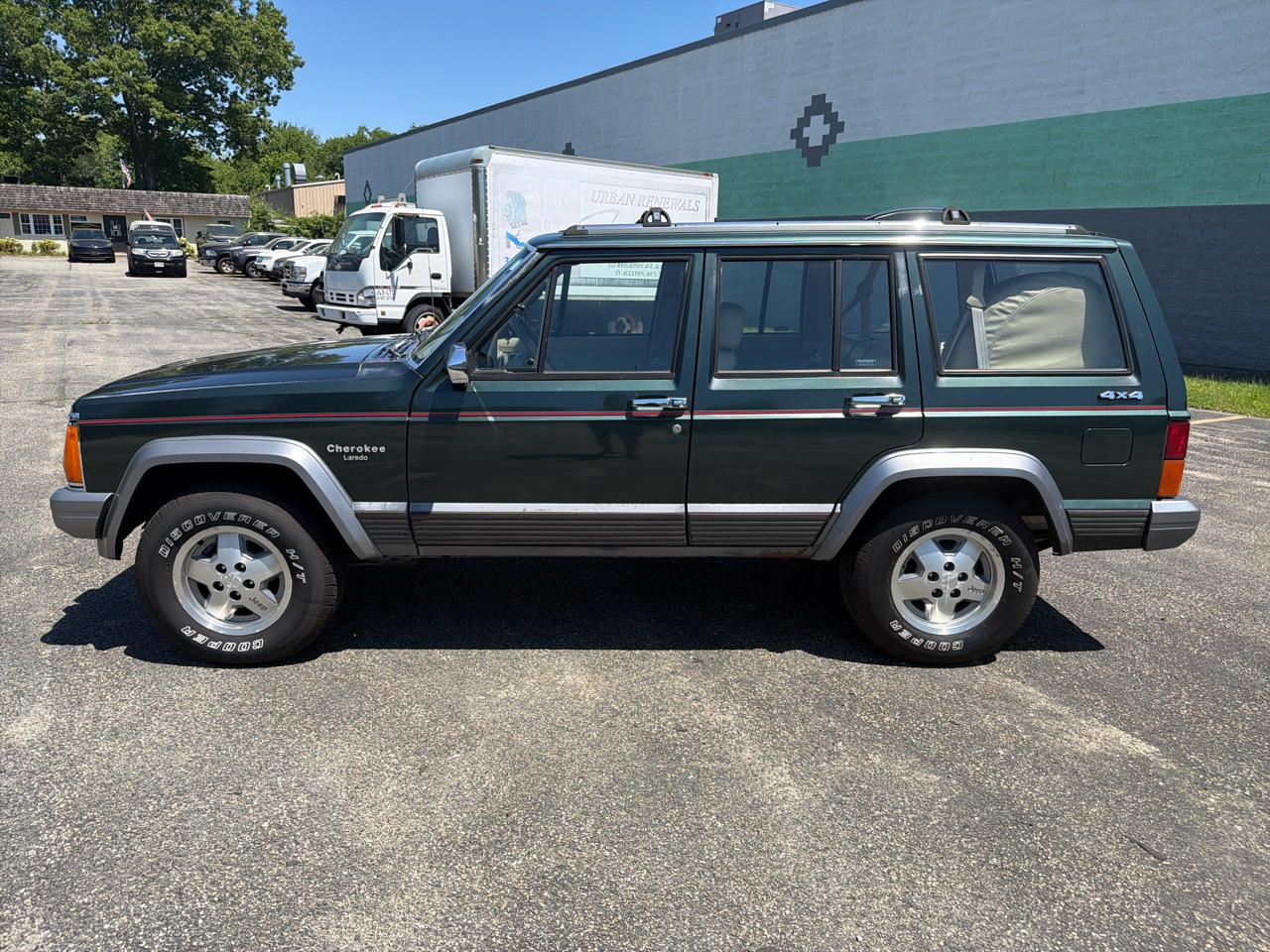 Jeep Cherokee Laredo 4-Door 4WD 1991
