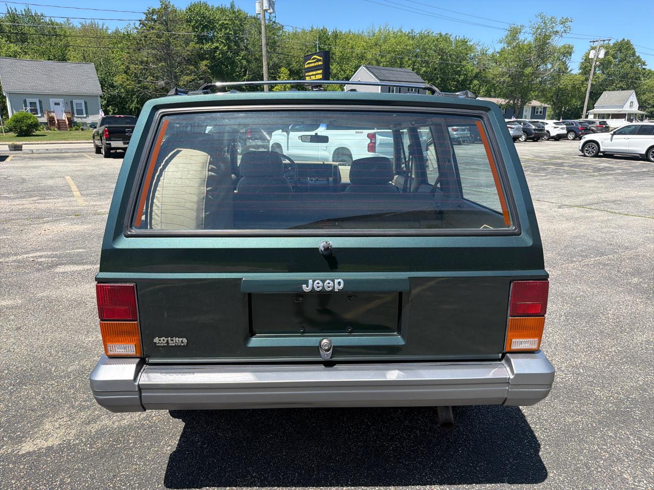 Jeep Cherokee Laredo 4-Door 4WD 1991