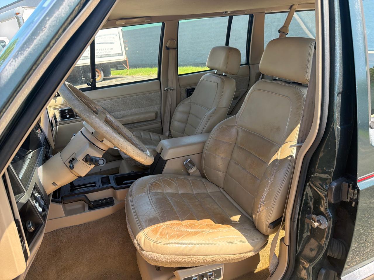 Jeep Cherokee Laredo 4-Door 4WD 1991
