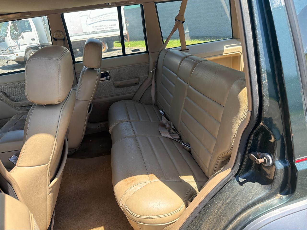 Jeep Cherokee Laredo 4-Door 4WD 1991
