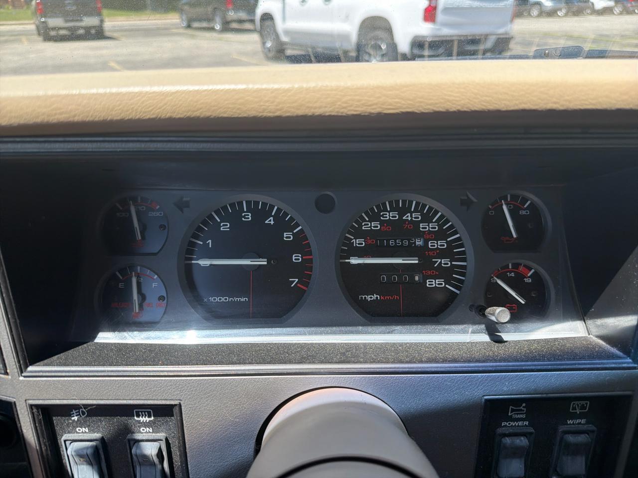Jeep Cherokee Laredo 4-Door 4WD 1991