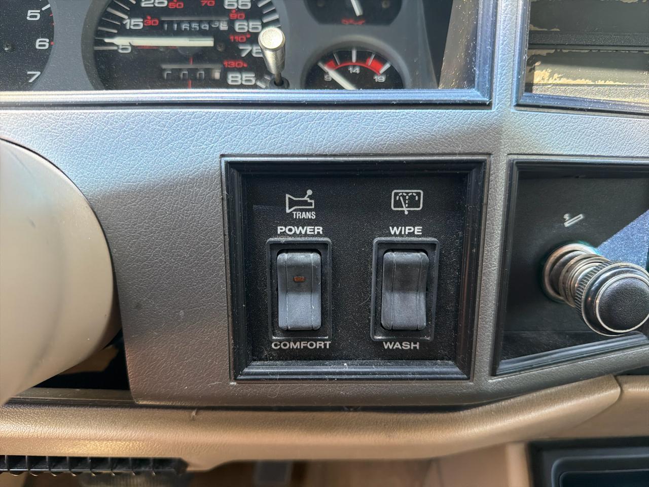 Jeep Cherokee Laredo 4-Door 4WD 1991