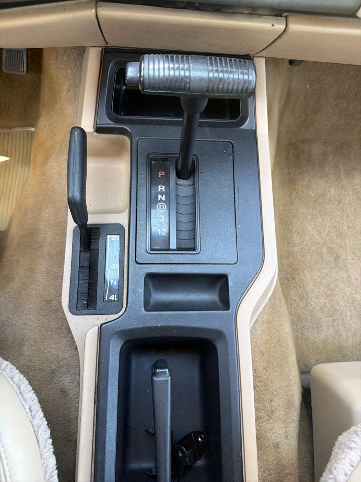 Jeep Cherokee Laredo 4-Door 4WD 1991