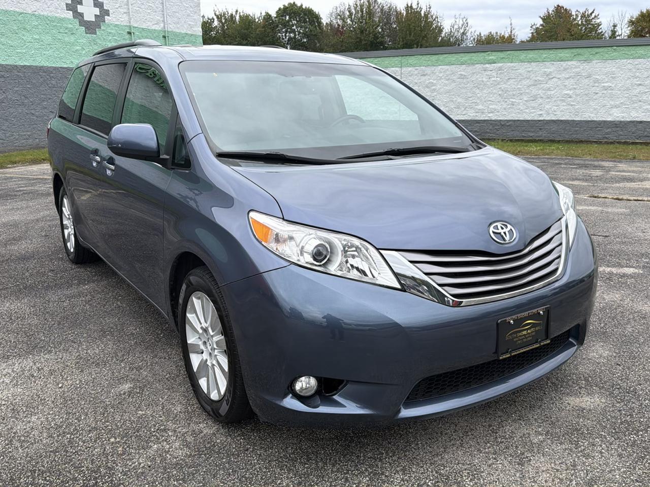 Toyota Sienna XLE 7-Passenger AWD 2015