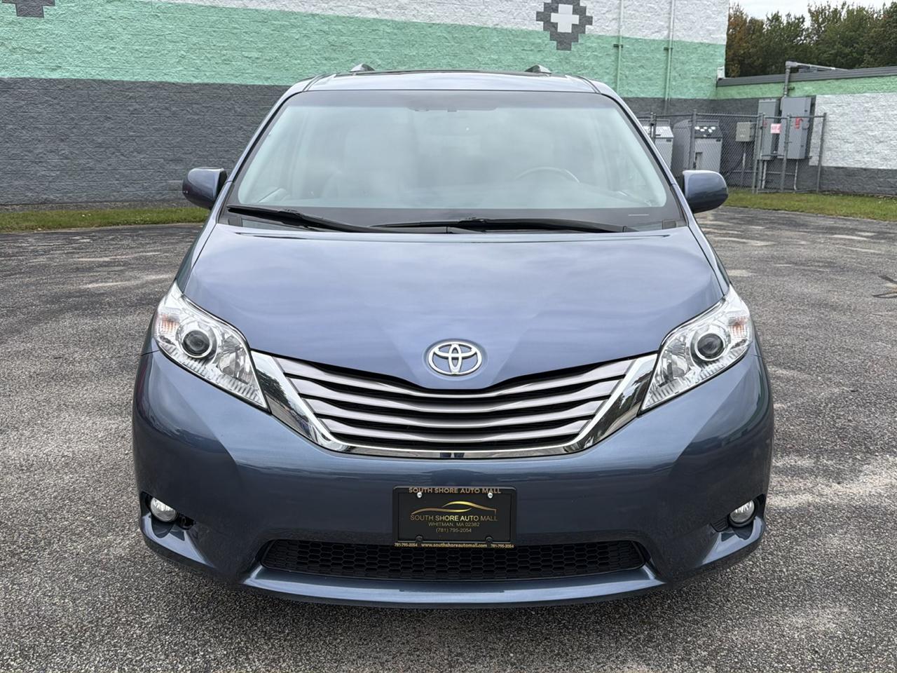 Toyota Sienna XLE 7-Passenger AWD 2015