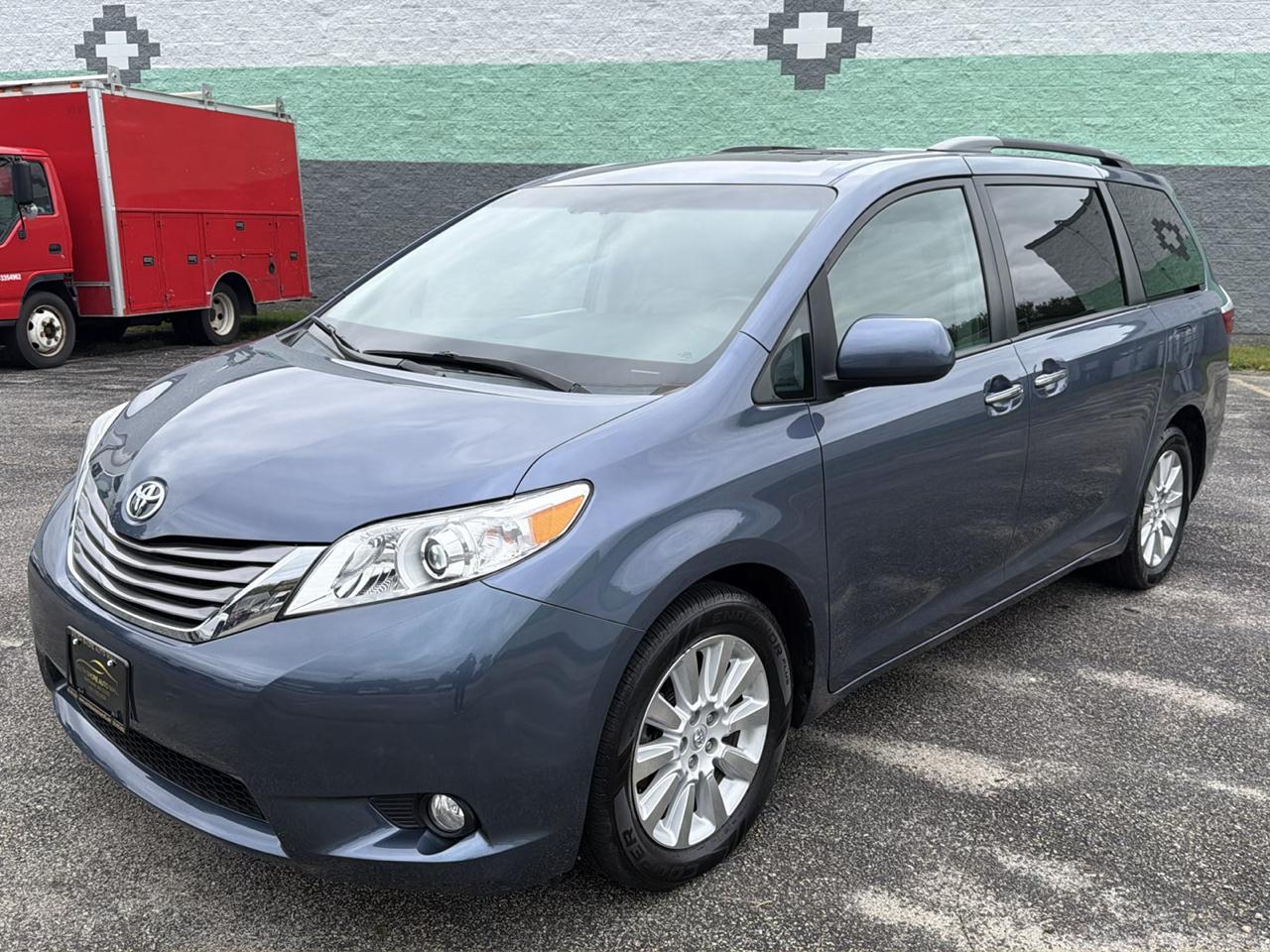 Toyota Sienna XLE 7-Passenger AWD 2015