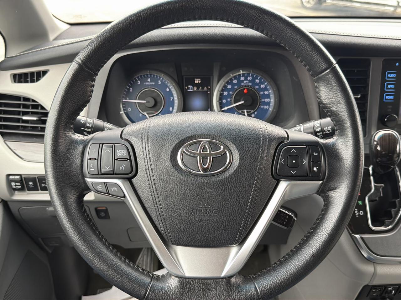 Toyota Sienna XLE 7-Passenger AWD 2015