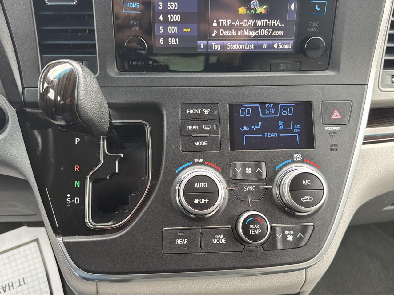 Toyota Sienna XLE 7-Passenger AWD 2015