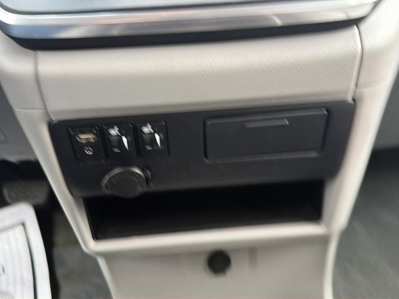 Toyota Sienna XLE 7-Passenger AWD 2015