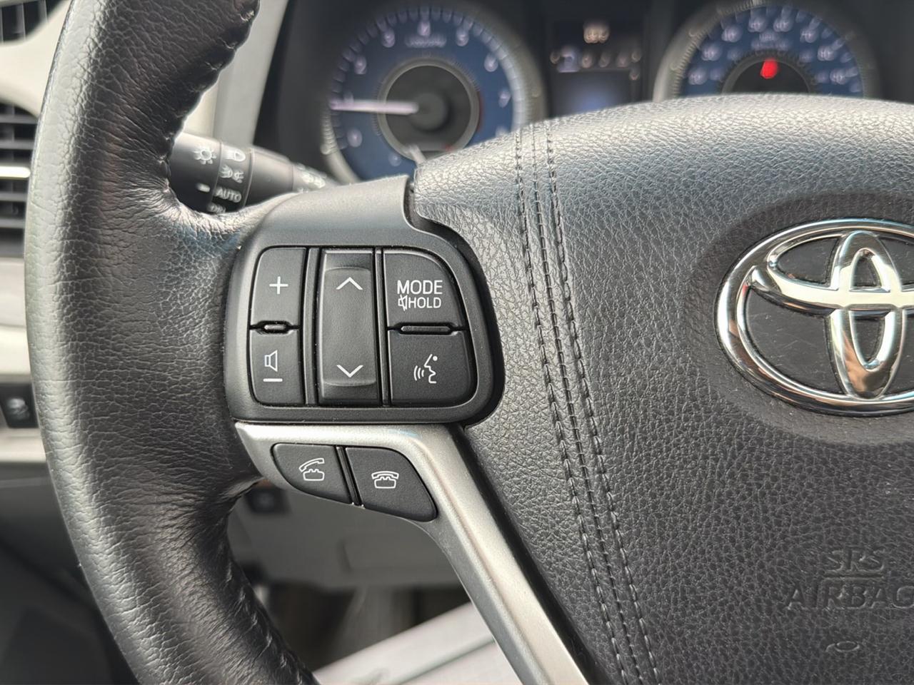 Toyota Sienna XLE 7-Passenger AWD 2015