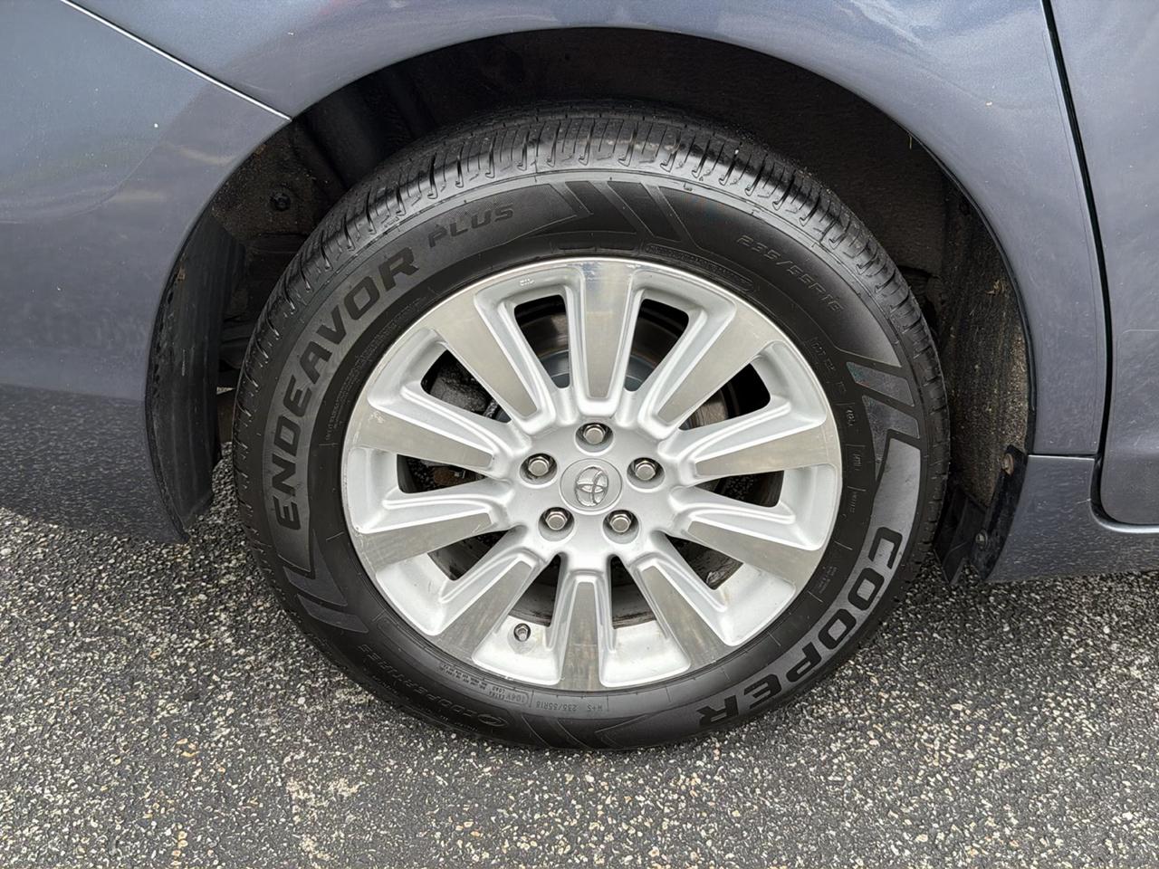 Toyota Sienna XLE 7-Passenger AWD 2015