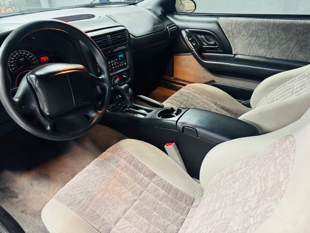 Chevrolet Camaro Base 2002