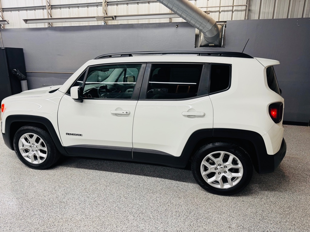 2017 Jeep Renegade Latitude North Edition photo 3