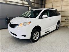 2013 Toyota Sienna 
