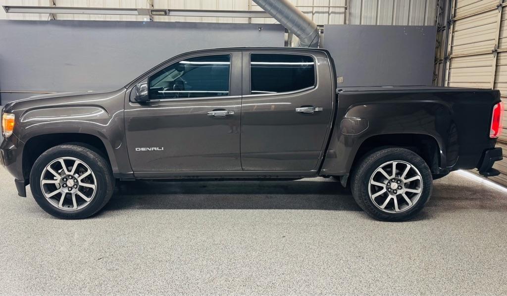 GMC Canyon photo 2