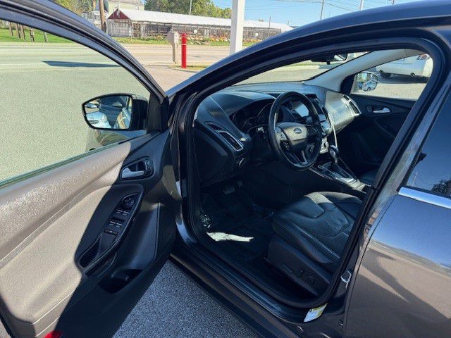 2016 Ford Focus Titanium photo 3