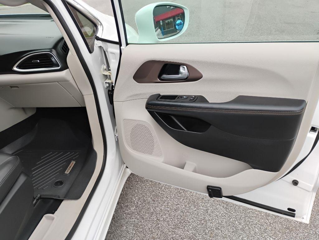 Chrysler Pacifica  2017