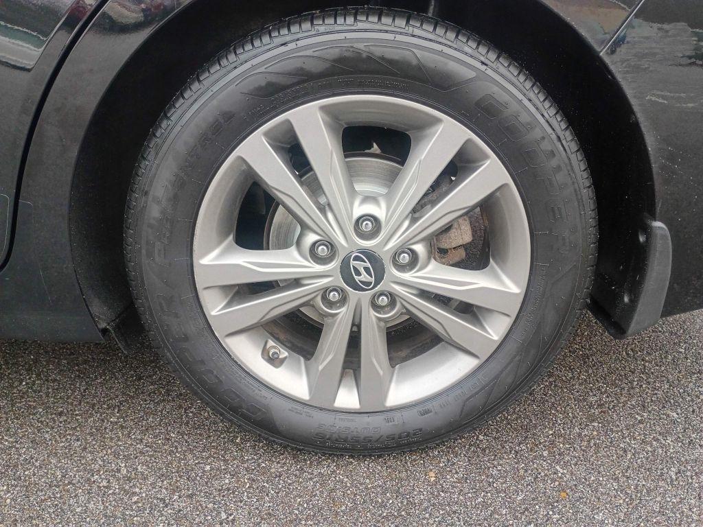 Hyundai Elantra  2018