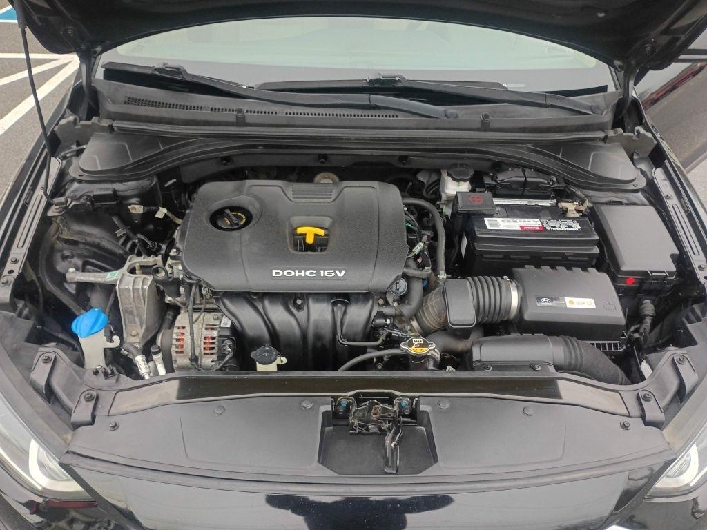 Hyundai Elantra  2018