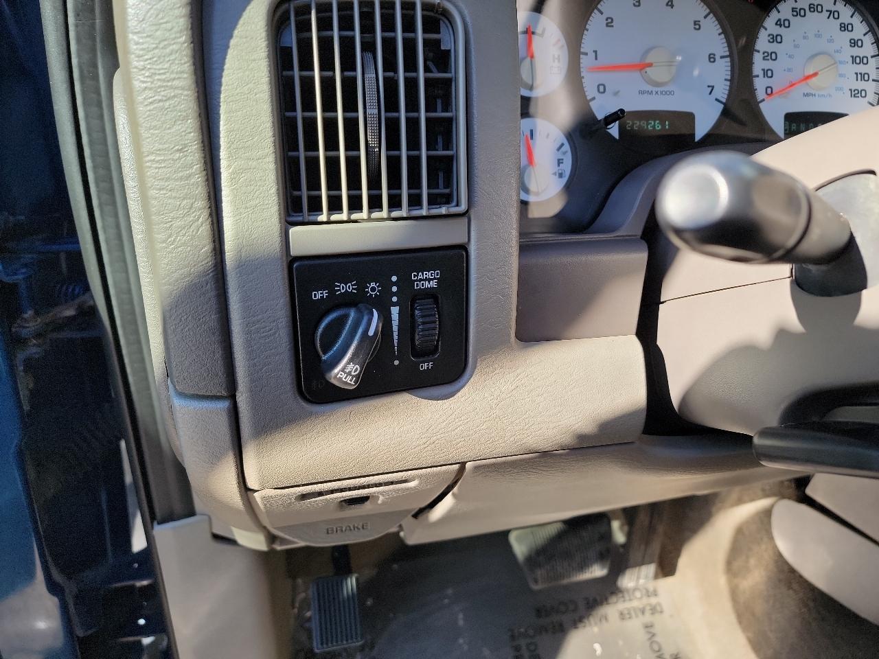 Dodge Ram 1500 ST Quad Cab Short Bed 4WD 2002