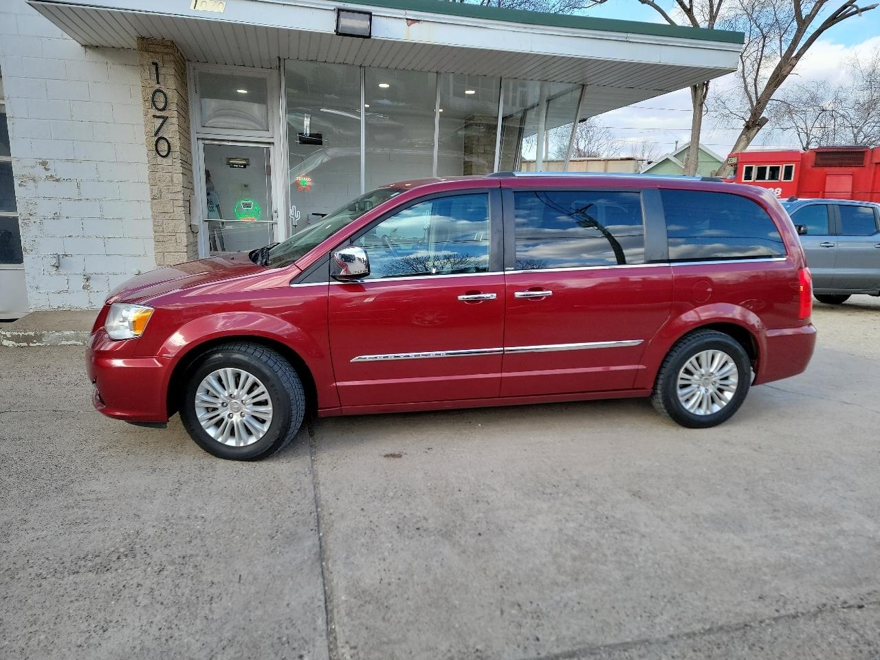 Chrysler Town & Country Limited 2012