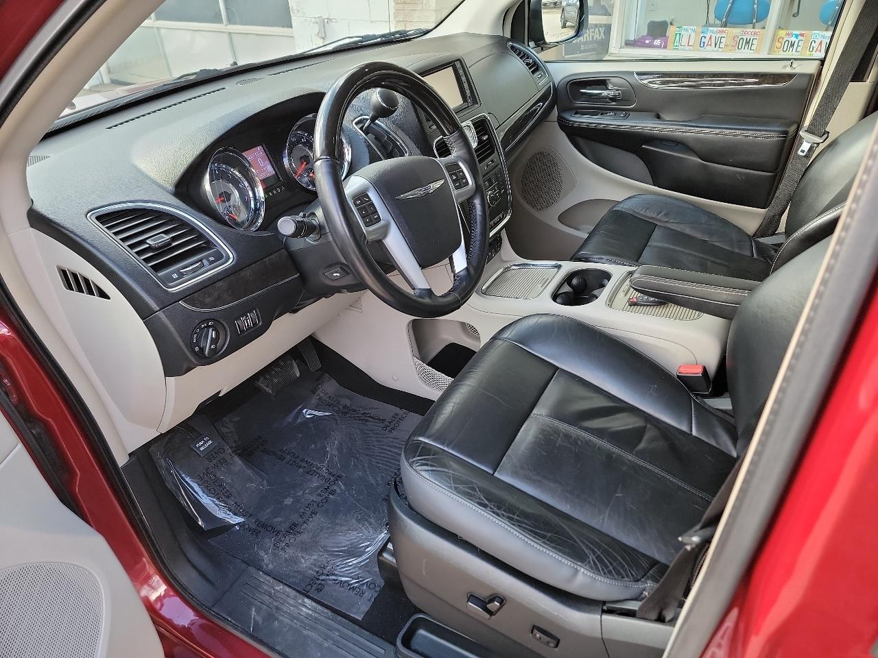 Chrysler Town & Country Limited 2012