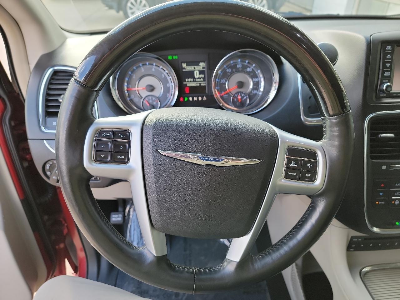 Chrysler Town & Country Limited 2012