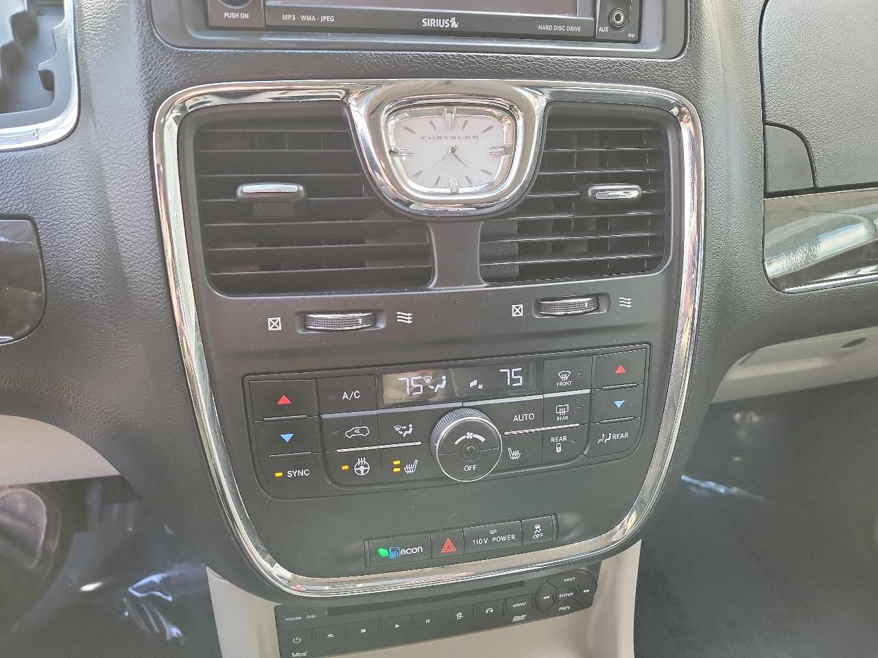 Chrysler Town & Country Limited 2012