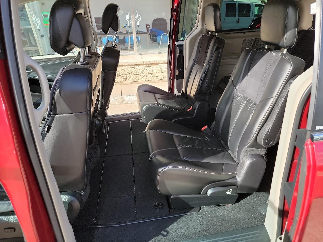 Chrysler Town & Country Limited 2012