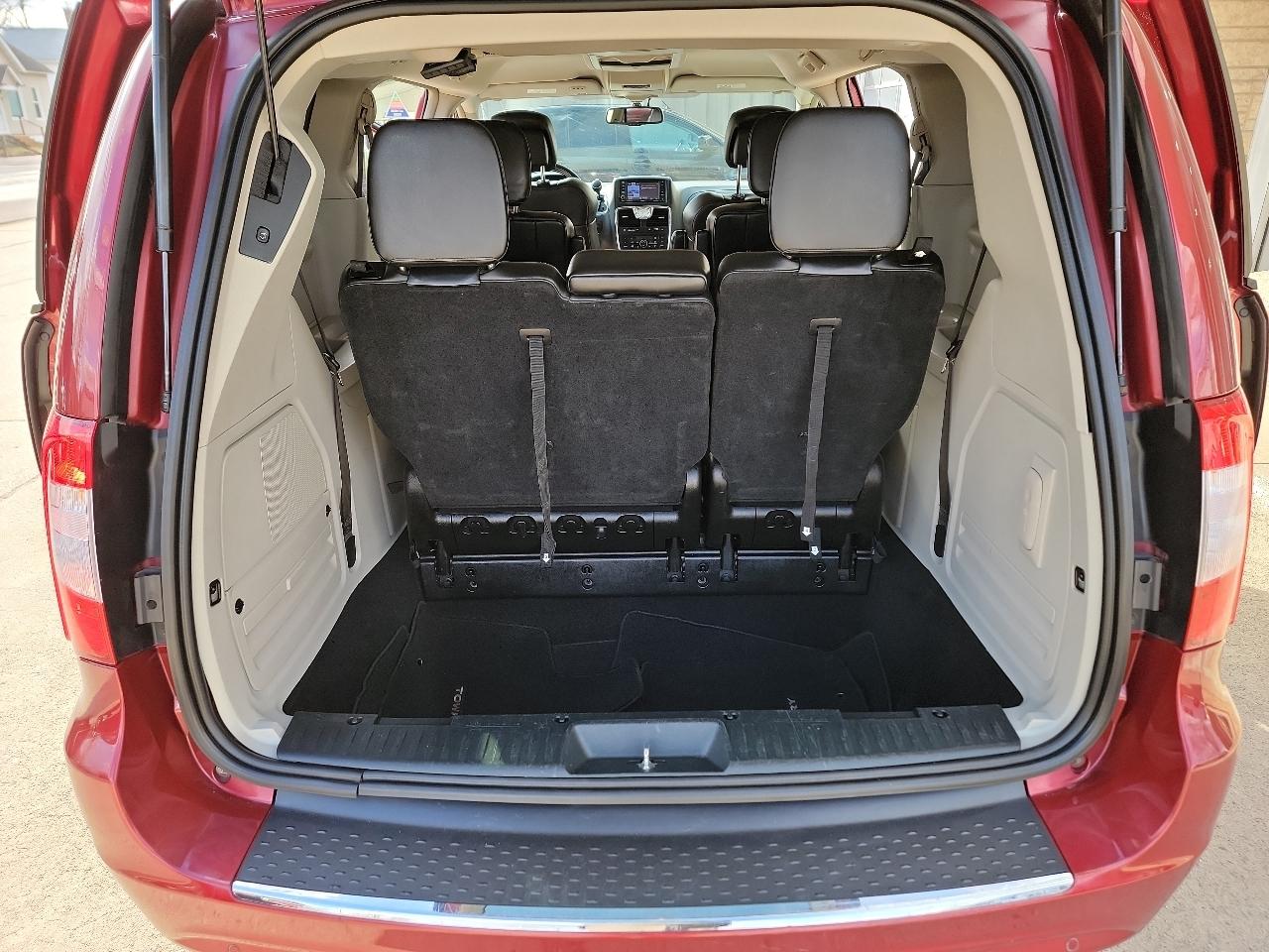 Chrysler Town & Country Limited 2012