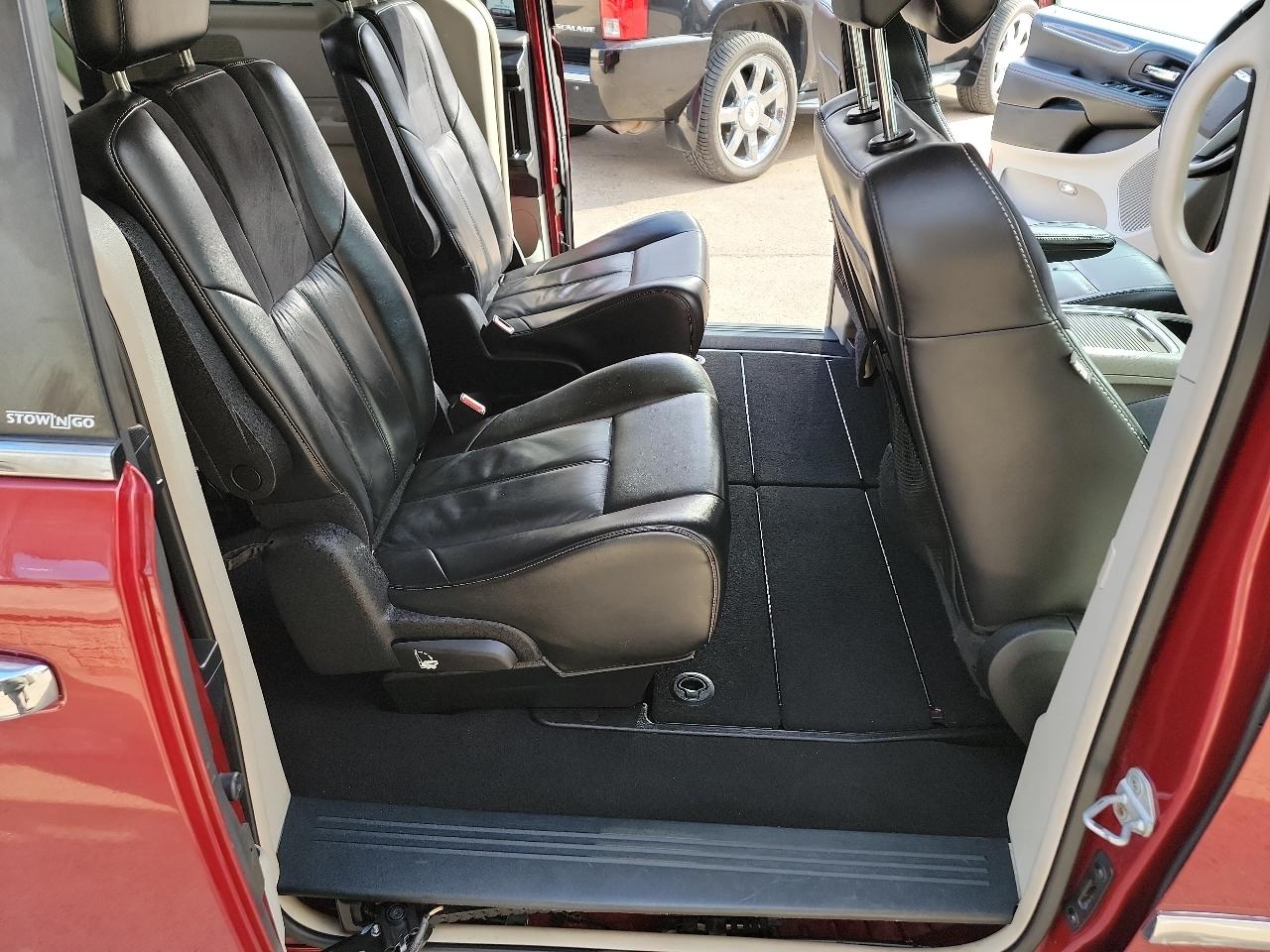 Chrysler Town & Country Limited 2012