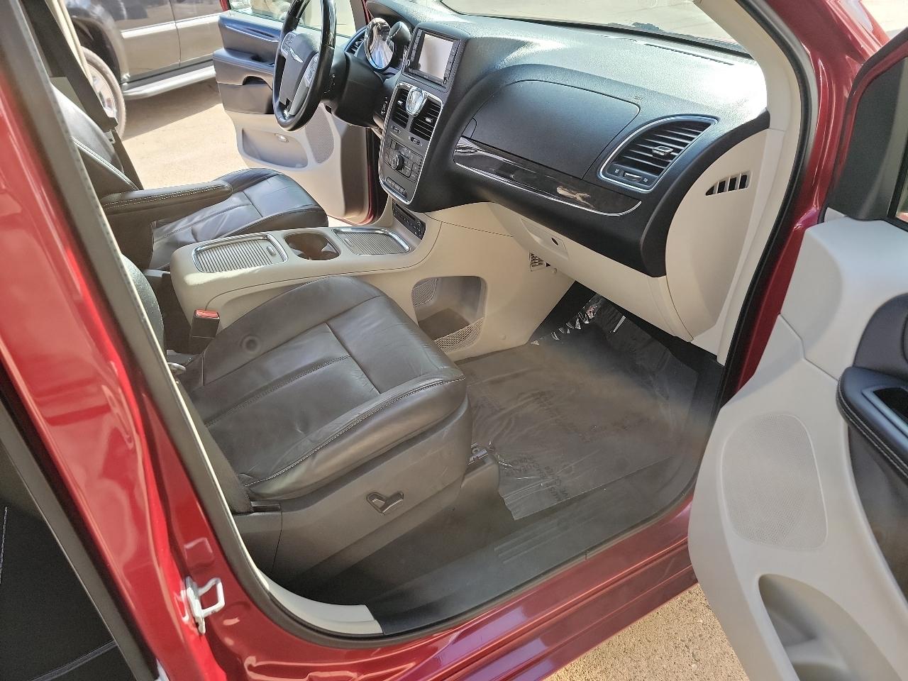 Chrysler Town & Country Limited 2012