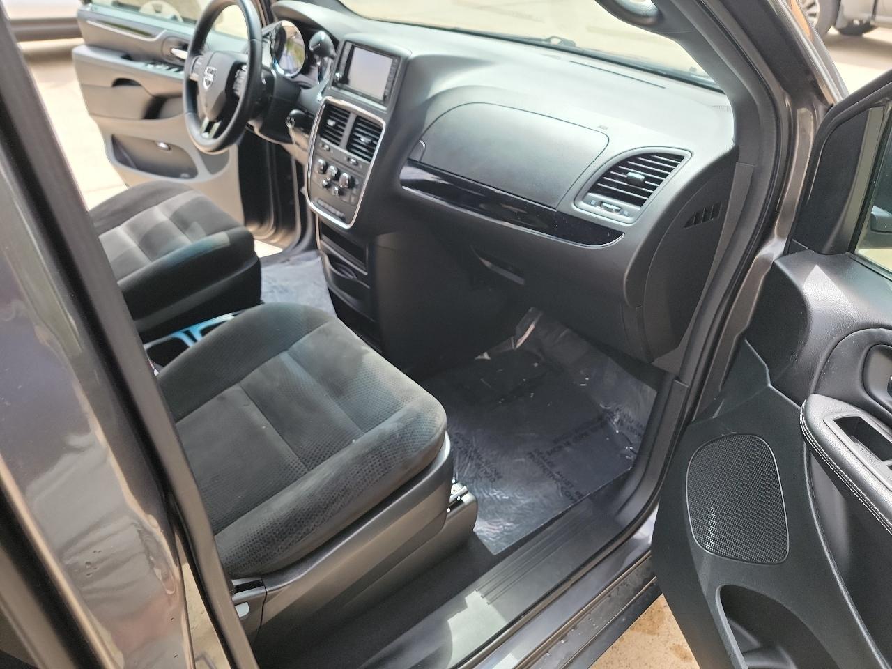 Dodge Grand Caravan SE 2016