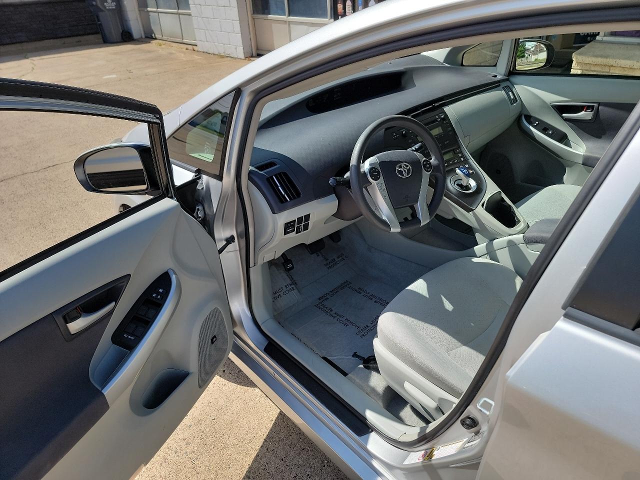 Toyota Prius 4D Hatchback 2010