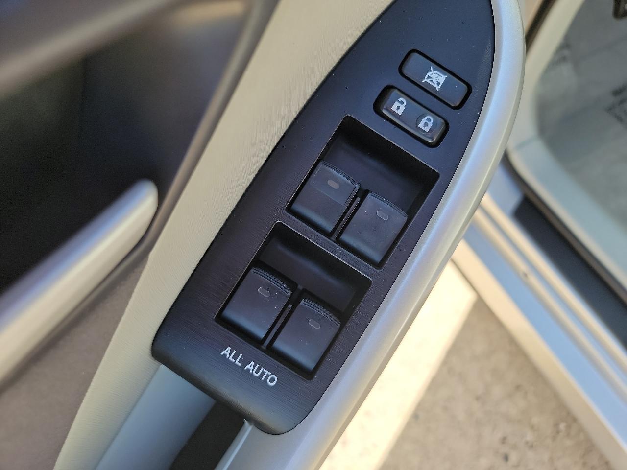 Toyota Prius 4D Hatchback 2010