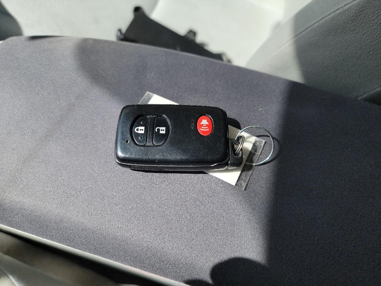 Toyota Prius 4D Hatchback 2010