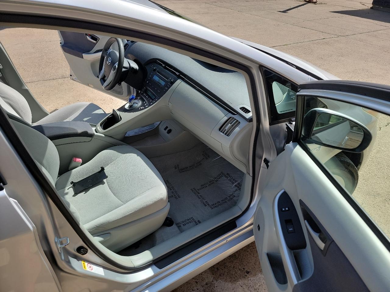 Toyota Prius 4D Hatchback 2010