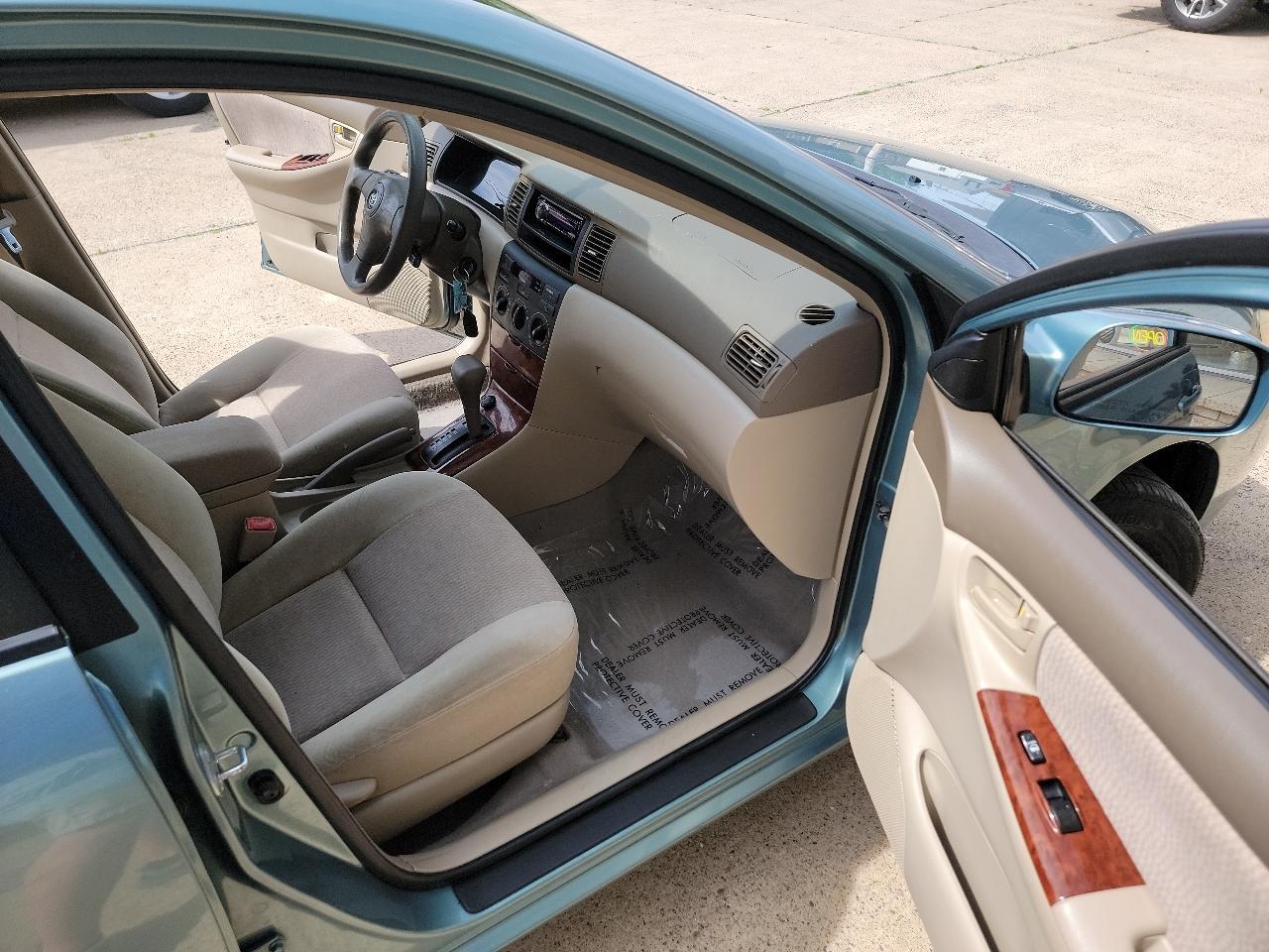 Toyota Corolla 4dr Sdn Auto LE (Natl) 2007