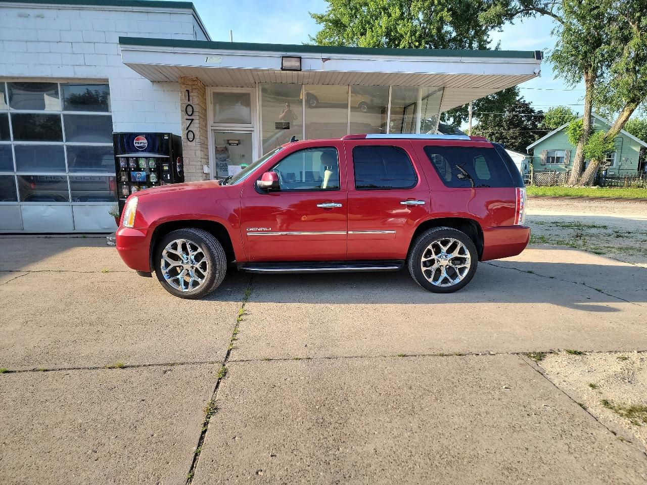 GMC Yukon Denali 4WD 2012