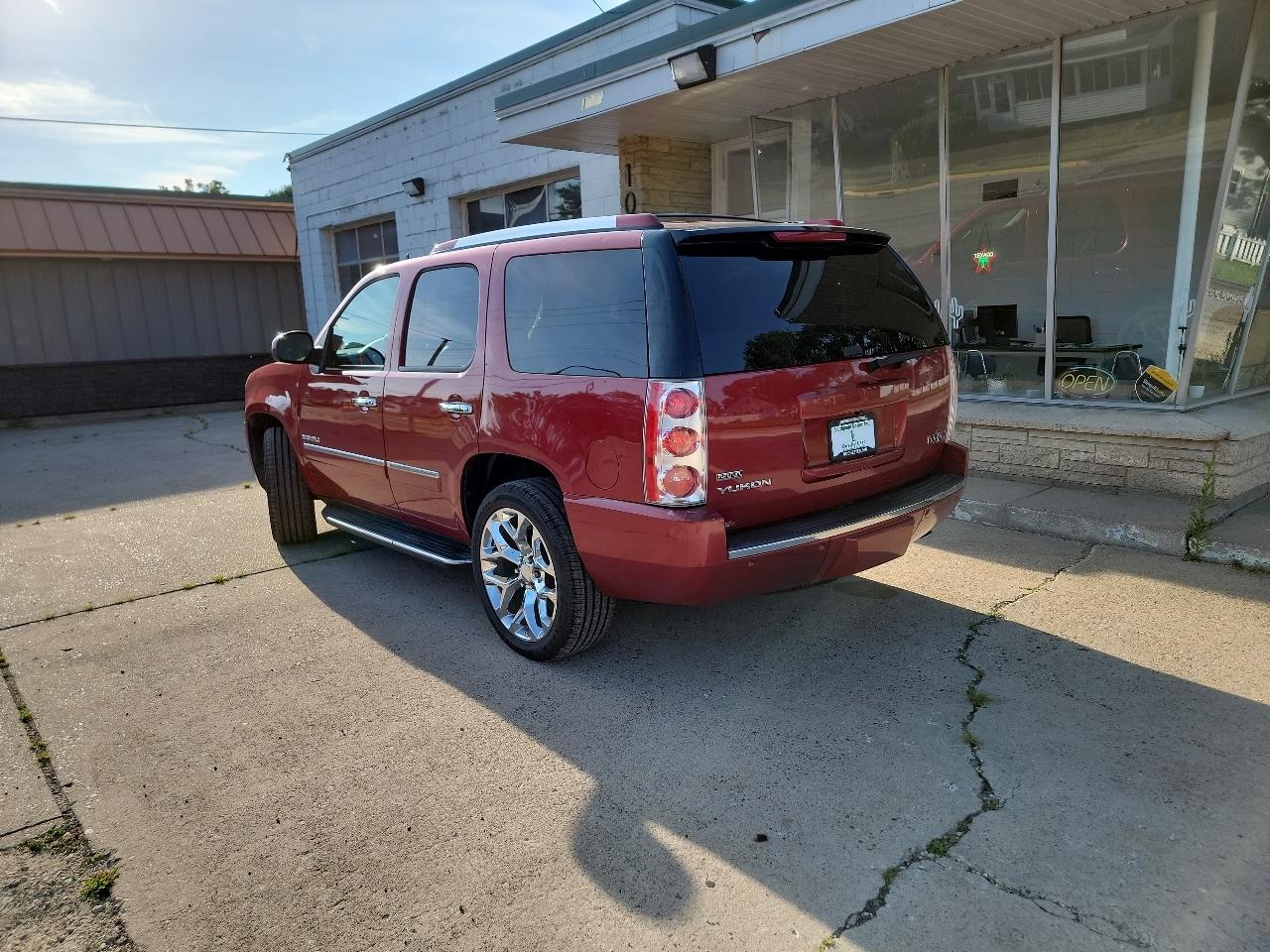 GMC Yukon Denali 4WD 2012