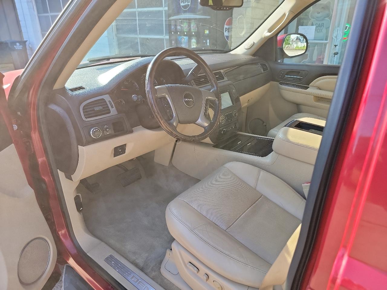 GMC Yukon Denali 4WD 2012