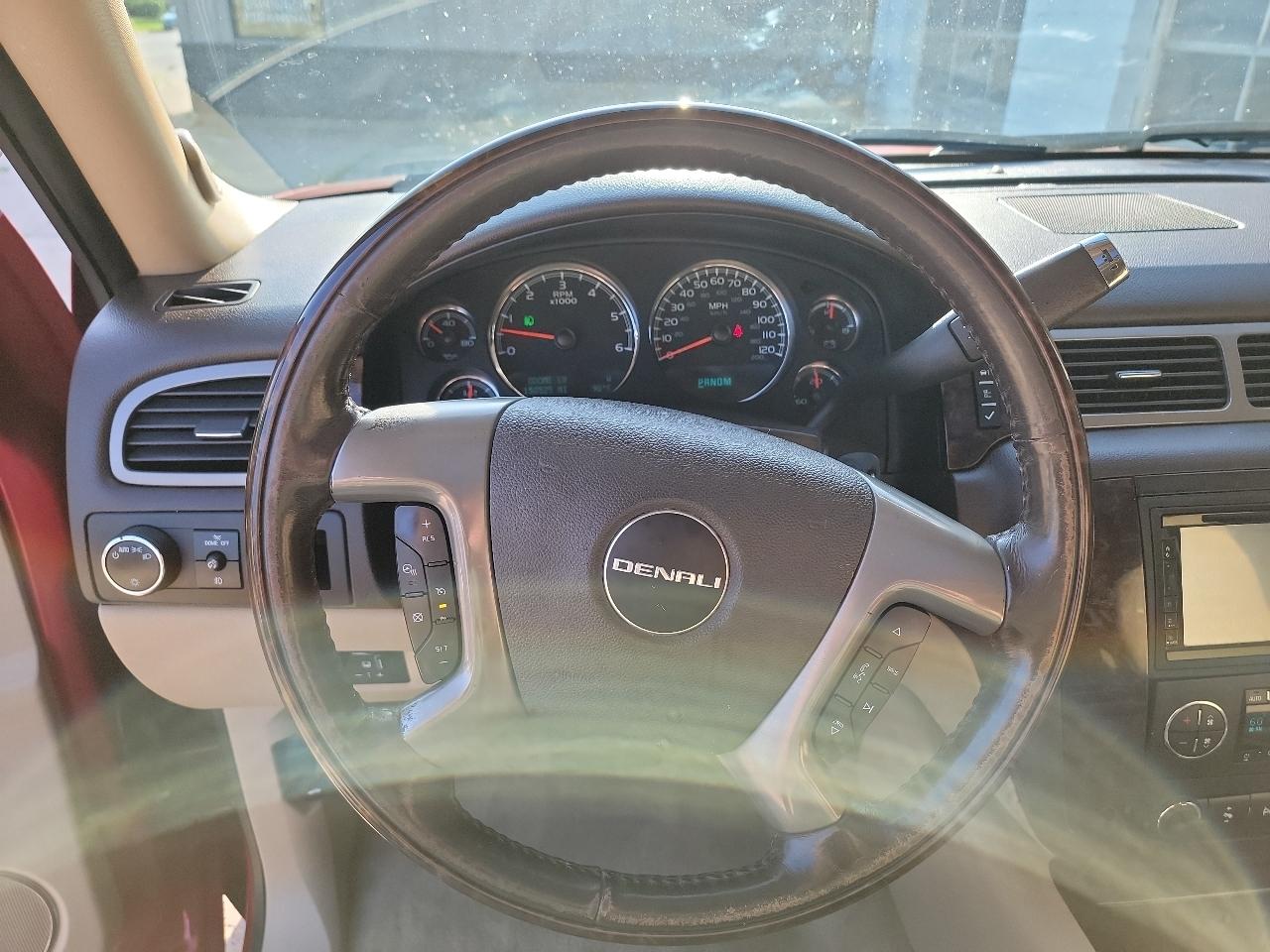 GMC Yukon Denali 4WD 2012