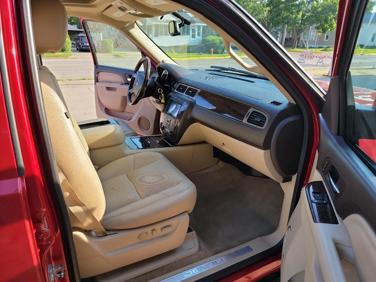GMC Yukon Denali 4WD 2012