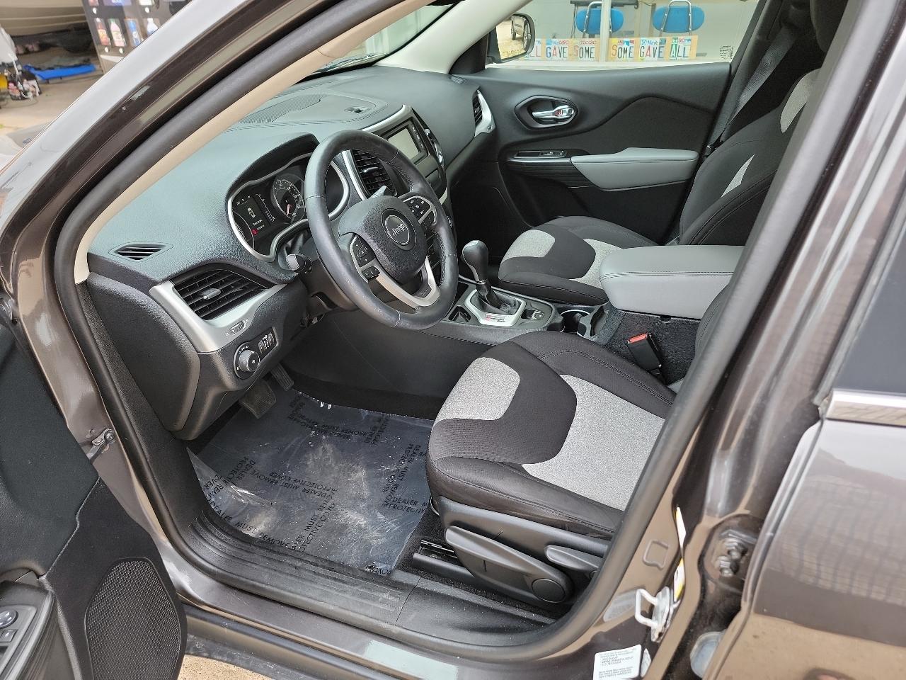 Jeep Cherokee Latitude FWD 2014