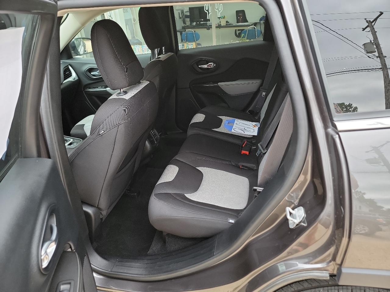 Jeep Cherokee Latitude FWD 2014