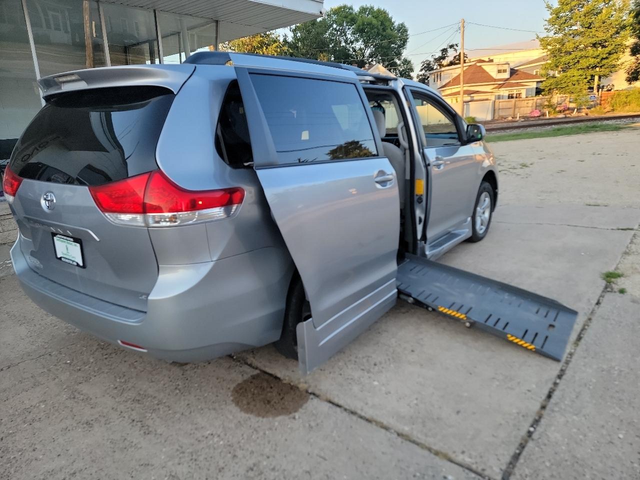 Toyota Sienna LE - 7 Passenger 2012