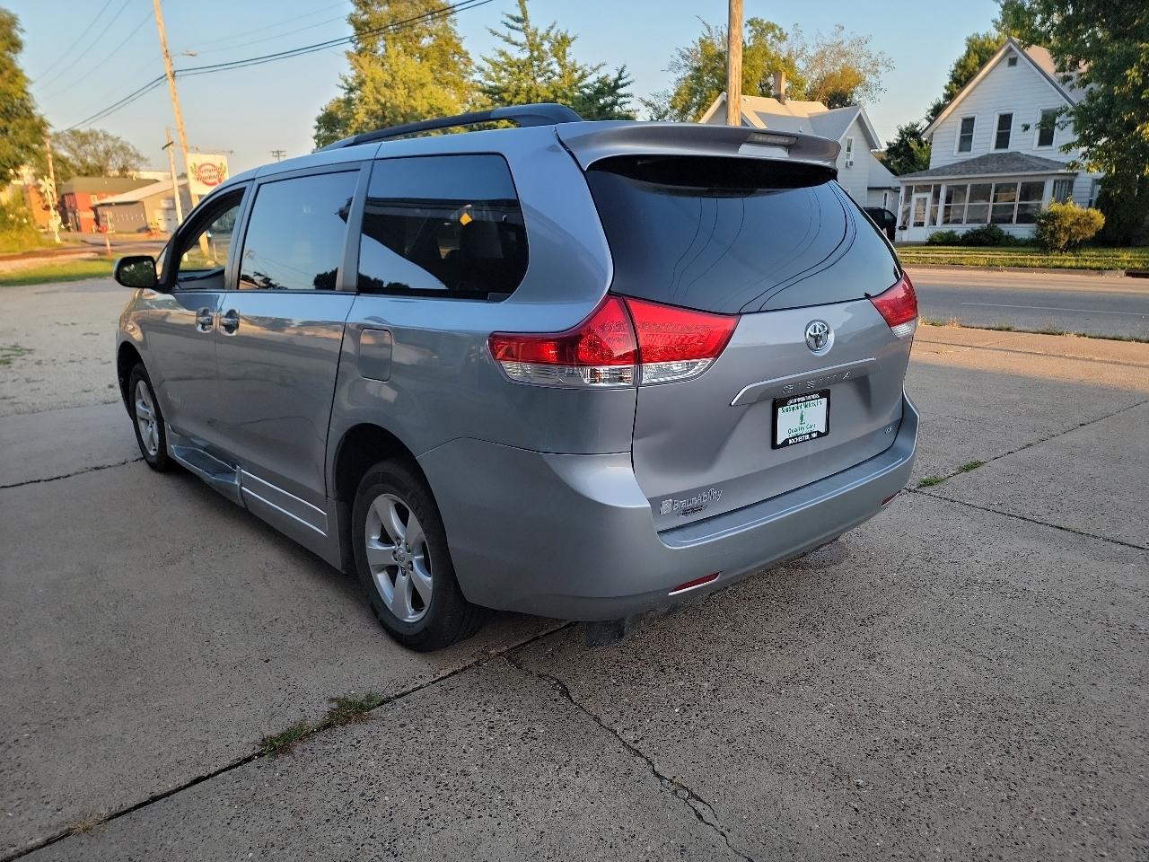 Toyota Sienna LE - 7 Passenger 2012